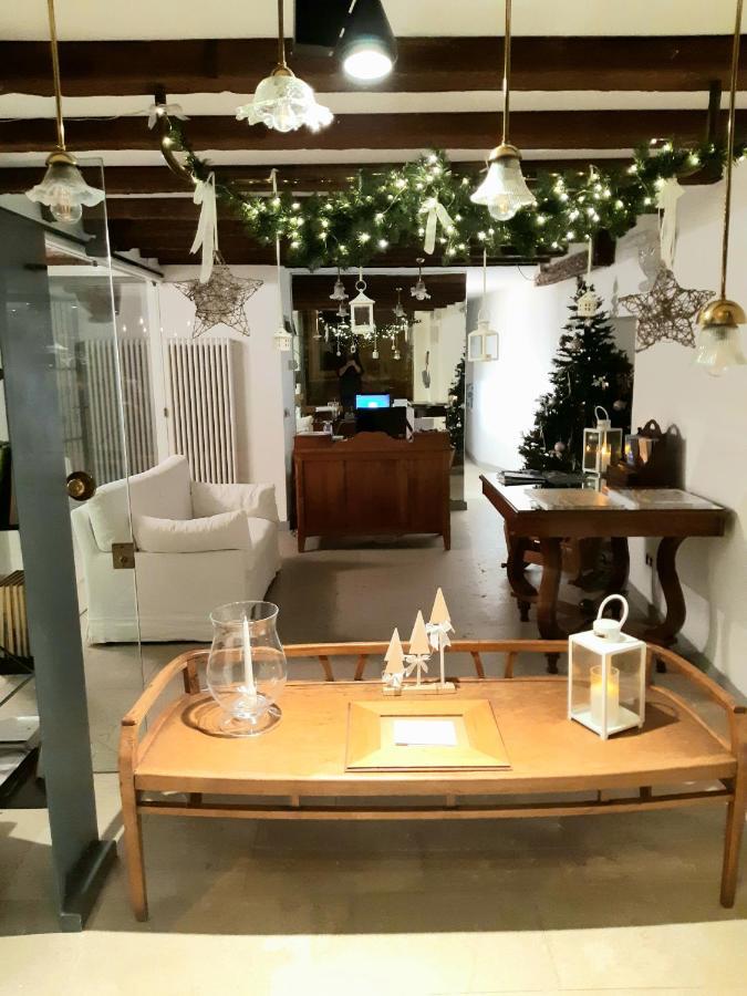 B&B S. Trinita 18 Suites & Rooms Trento Eksteriør bilde