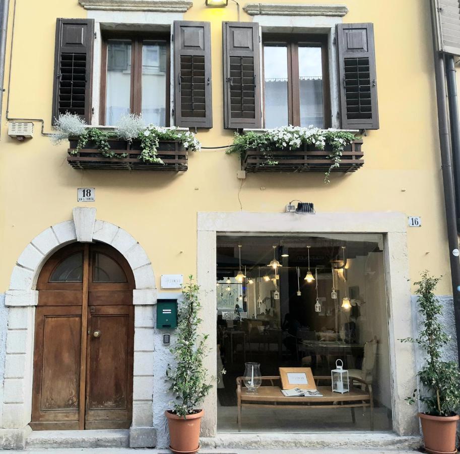 B&B S. Trinita 18 Suites & Rooms Trento Eksteriør bilde