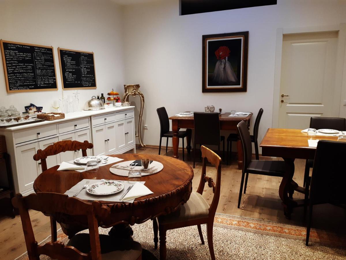 B&B S. Trinita 18 Suites & Rooms Trento Eksteriør bilde