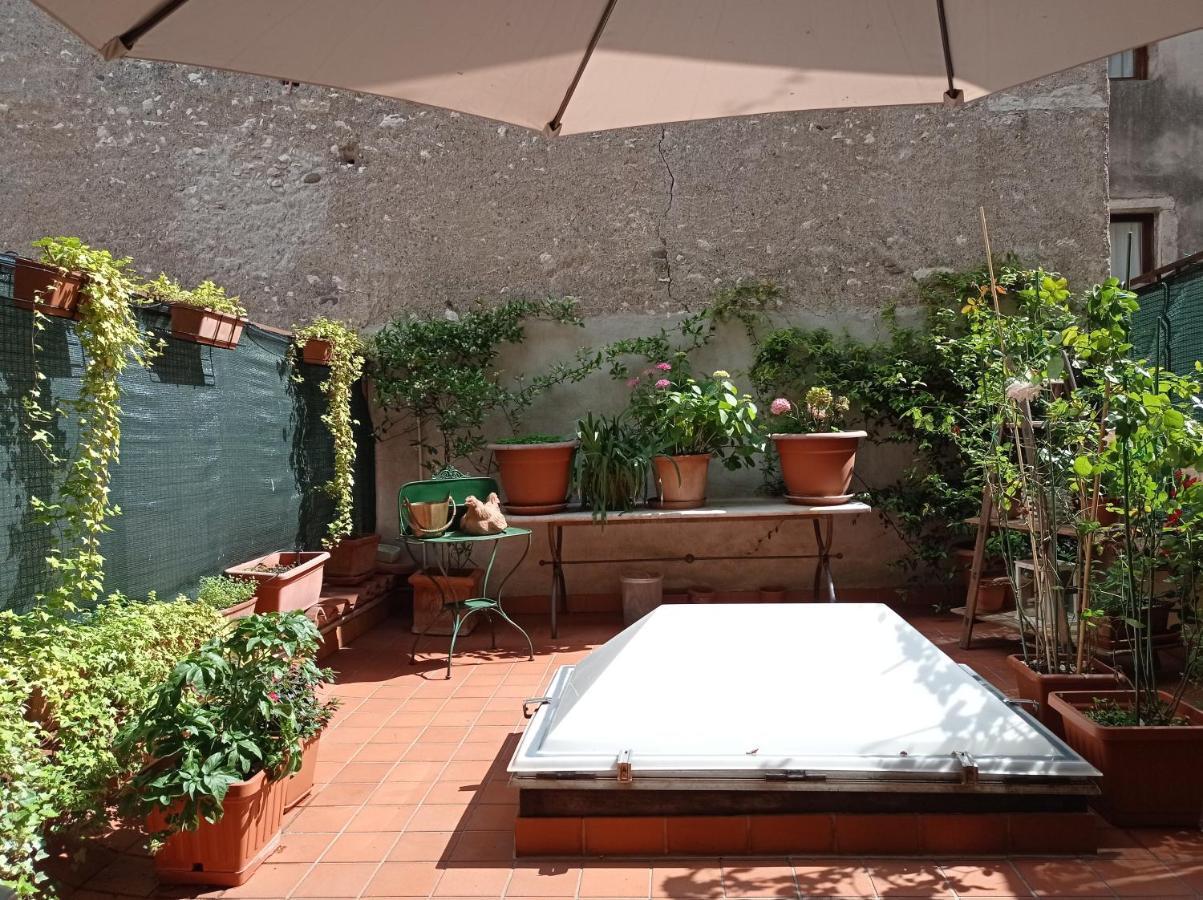 B&B S. Trinita 18 Suites & Rooms Trento Eksteriør bilde